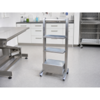 Wózek laboratoryjny B6, Inox 304, gniazdo elektryczne, opcja kółek/nóżek — w gabinecie weterynaryjnym