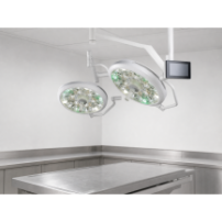 Lampa operacyjna LED dwuczaszowa sufitowa 2 × 700 mm z panelem LCD | YDE700/700C — w gabinecie weterynaryjnym