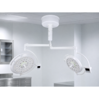 Lampa operacyjna LED dwuczaszowa sufitowa – bezcieniowa z regulacją ostrości | YDE700/500 L — w gabinecie weterynaryjnym