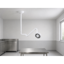 Sufitowa lampa diagnostyczna LED – YDE-150, 80 000 lx, 30 W, 5500–6000 K — w gabinecie weterynaryjnym