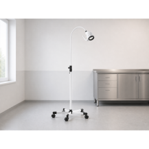 Mobilna lampa diagnostyczna LED – YDE-180D, 50 000 lx, 21 W, 5500 K — w gabinecie weterynaryjnym